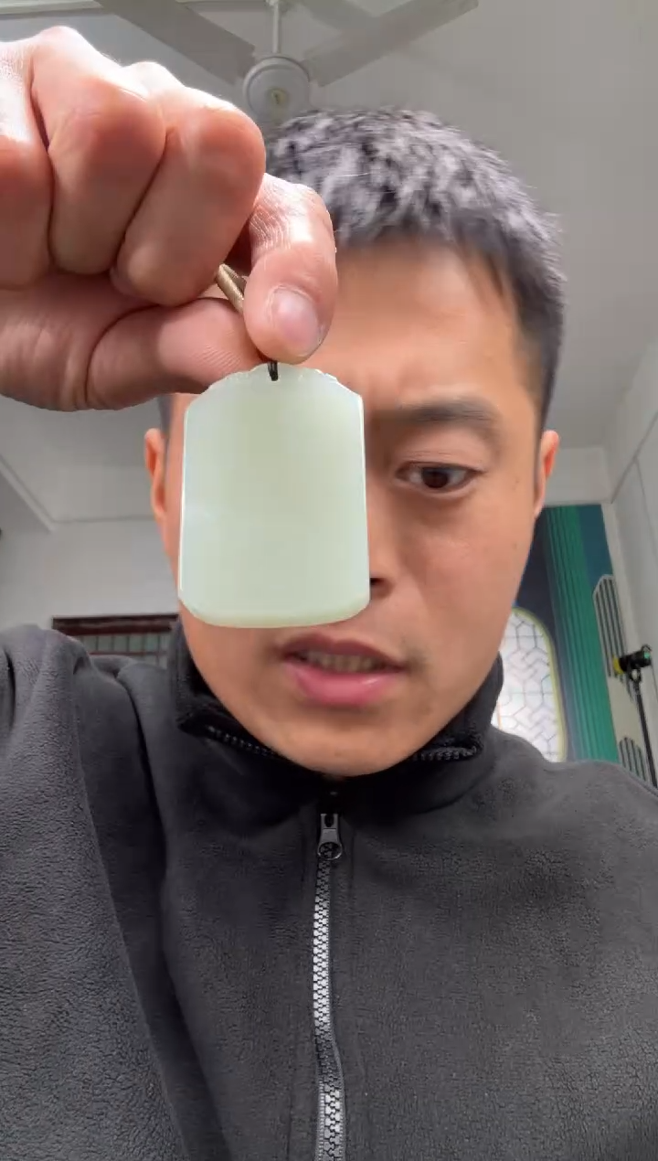 颈饰未镶嵌和田玉吊坠