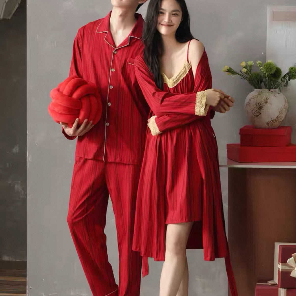 90-春秋季情侣款本命年满印红不规则条纹家居服套装