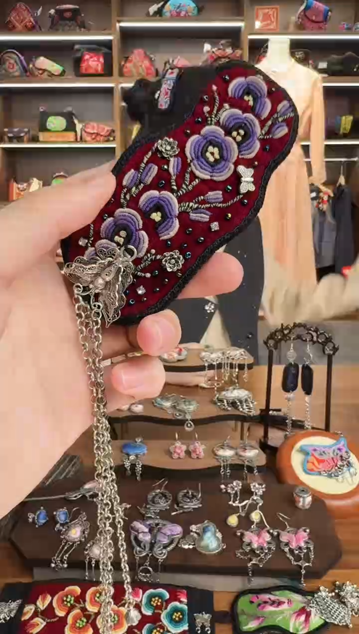 【闪购商品】织绣26蒙阿苏苗绣传承