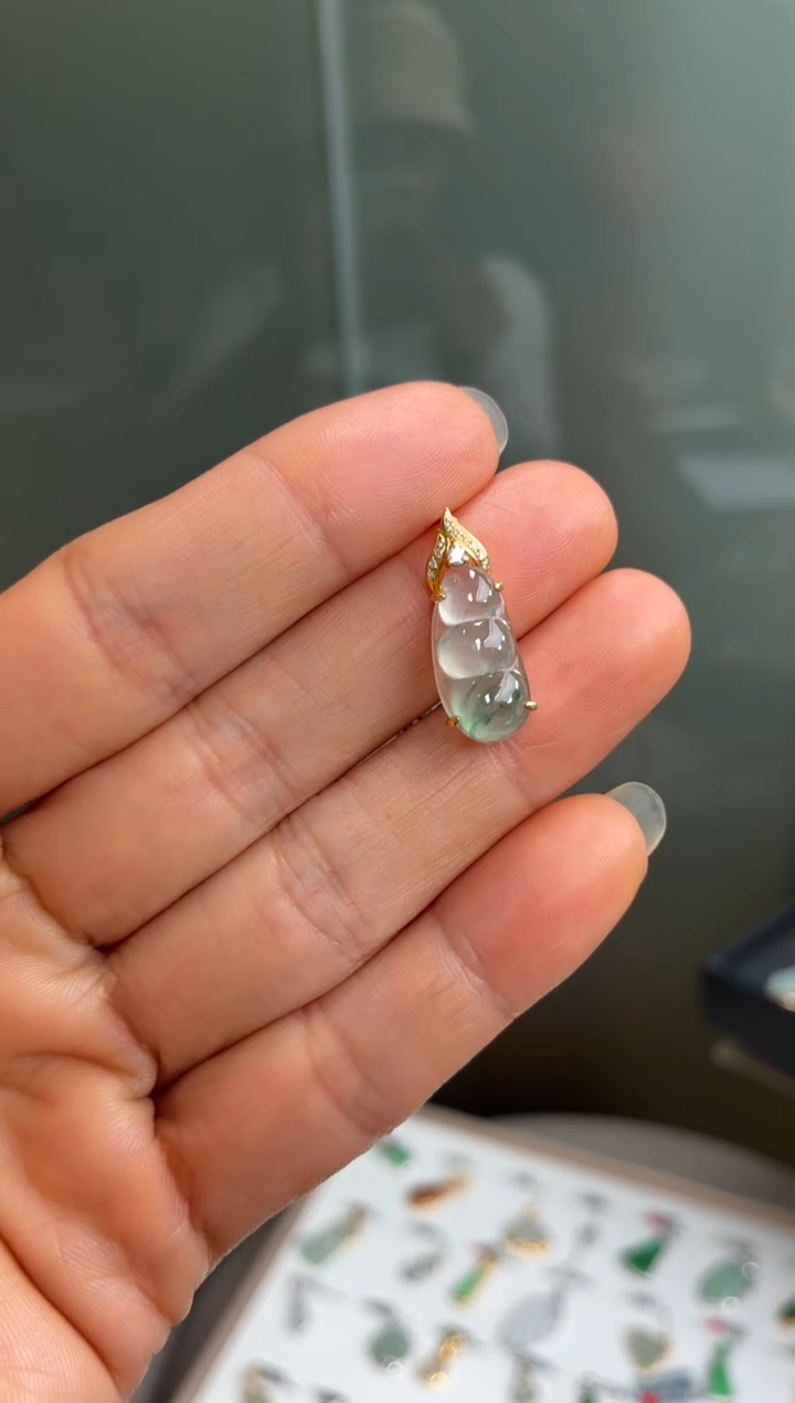 颈饰18K金镶嵌翡翠天然翡翠A货