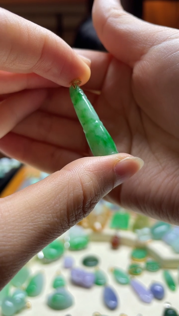 【闪购商品】翡翠颈饰18K金镶嵌竹节