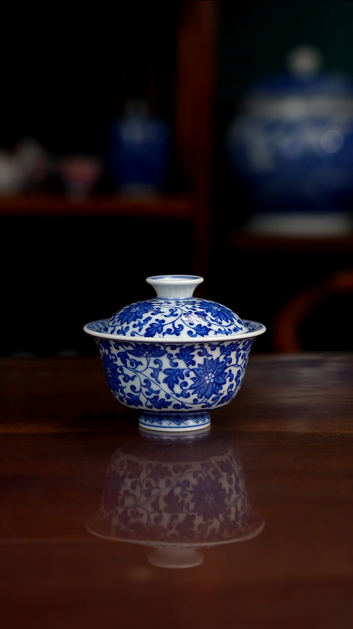 晓月窑青花缠枝盖碗