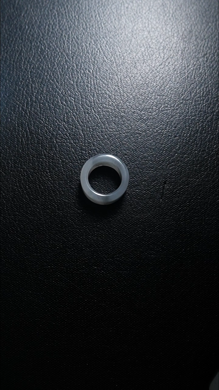 颈饰未镶嵌和田玉扳指