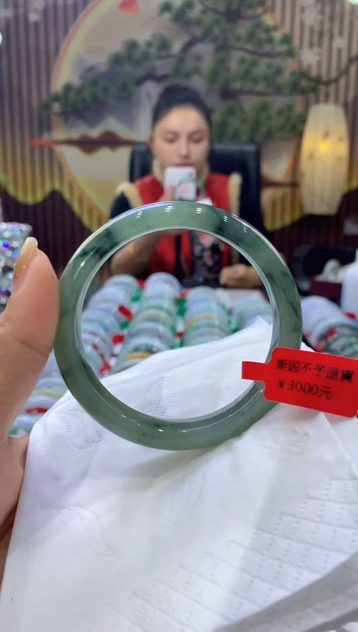 【闪购商品】翡翠手镯未镶嵌多人06249