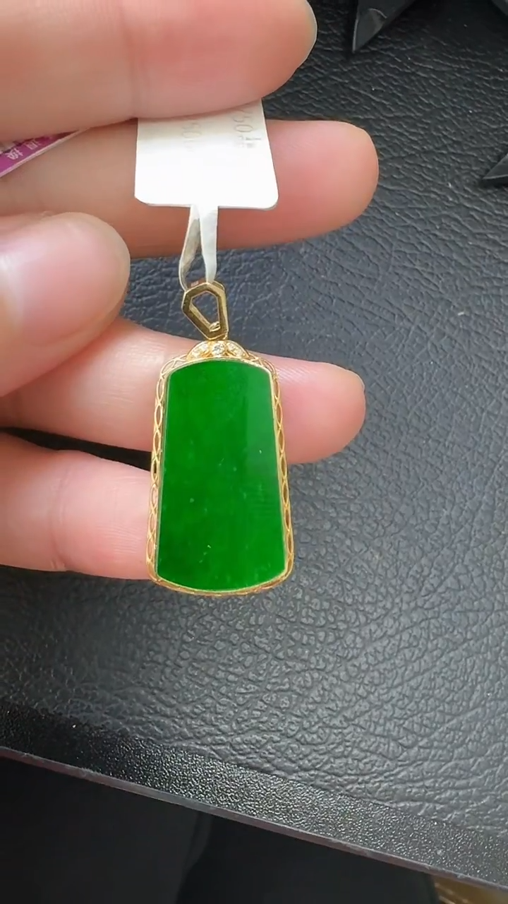 颈饰18K金镶嵌翡翠杨*姐荣倩