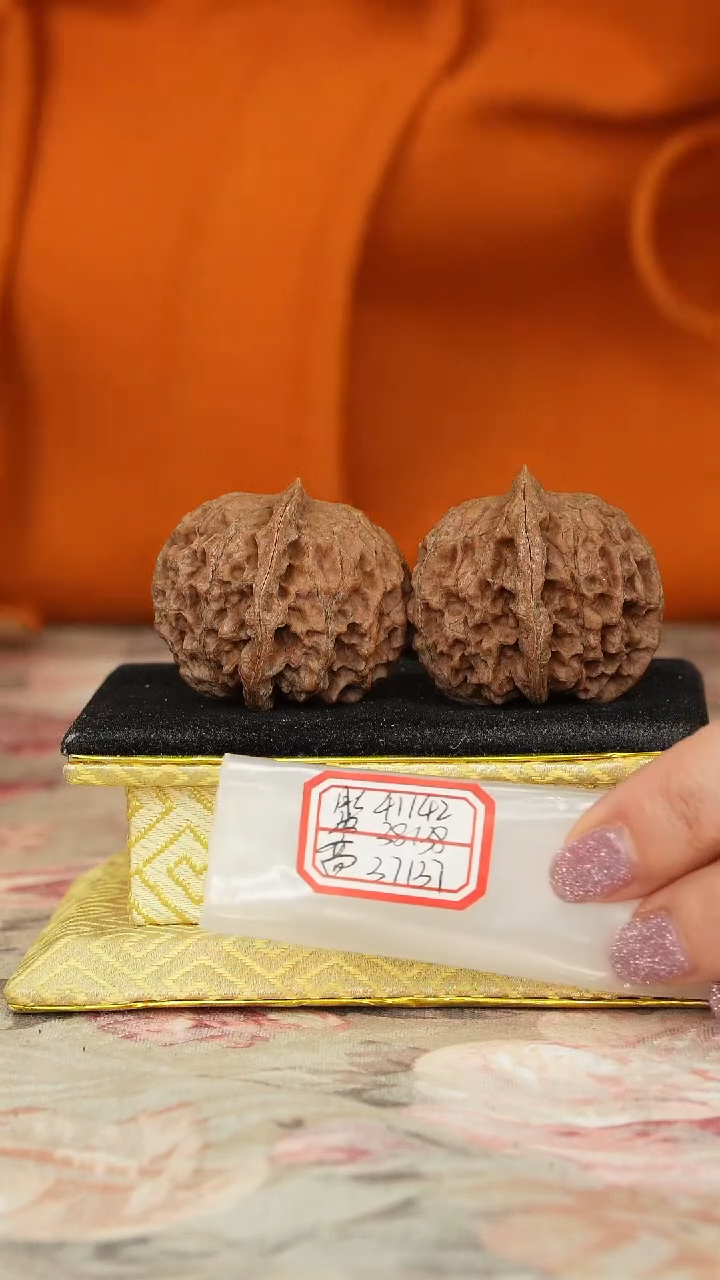 【闪购商品】文玩核桃把件非嫁接元宝