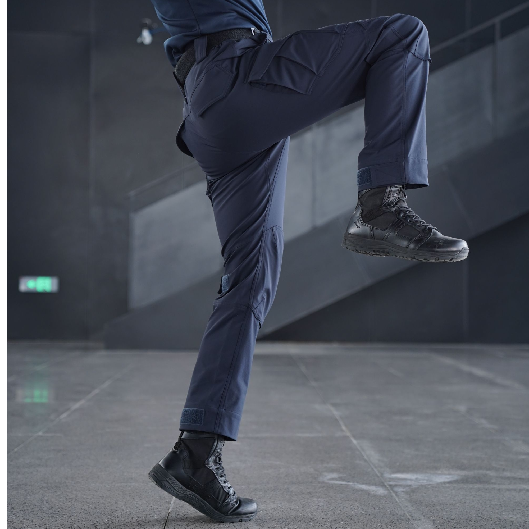 【飞驰鹰】凛刃1.0战术冬装工装制服裤子修身冬季工装防水加绒