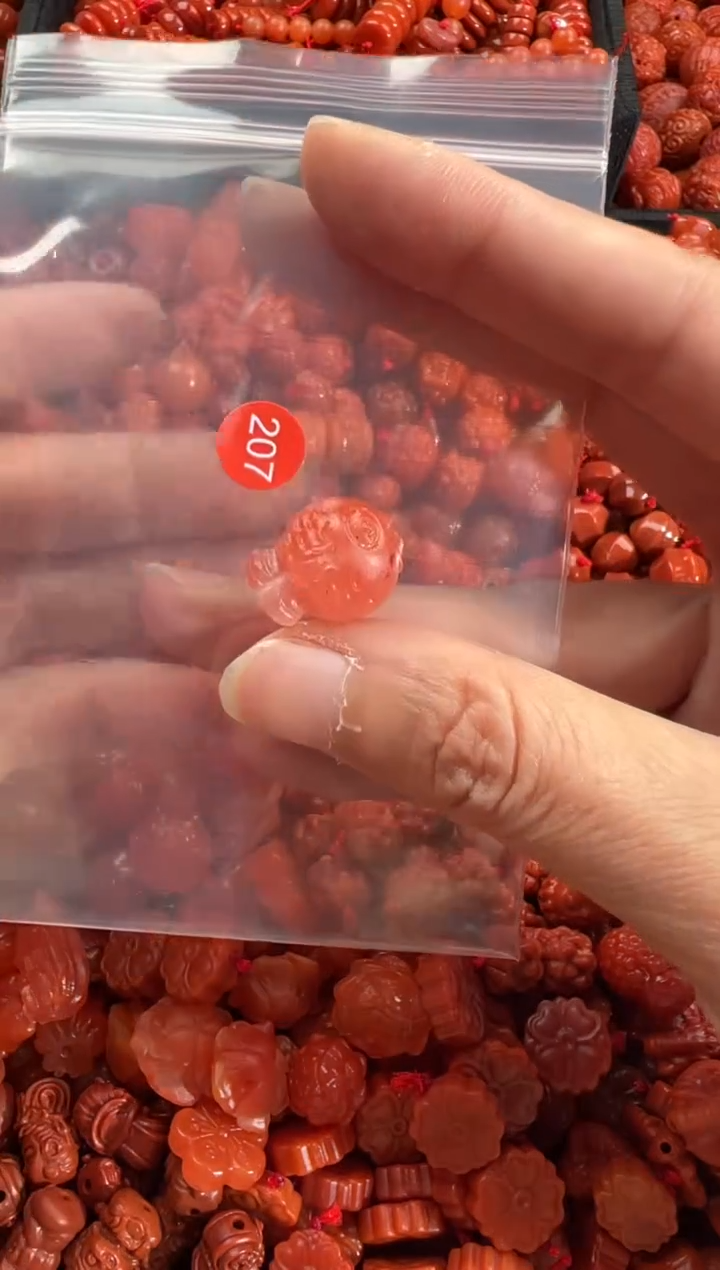 【闪购商品】南红玛瑙未镶嵌颈饰1