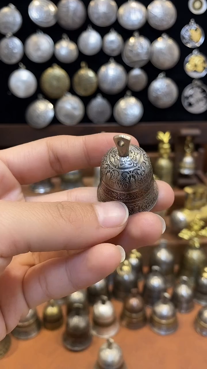 我****?女王两先令全品铃铛