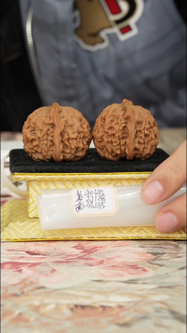 【闪购商品】文玩核桃把件非嫁接元宝有修