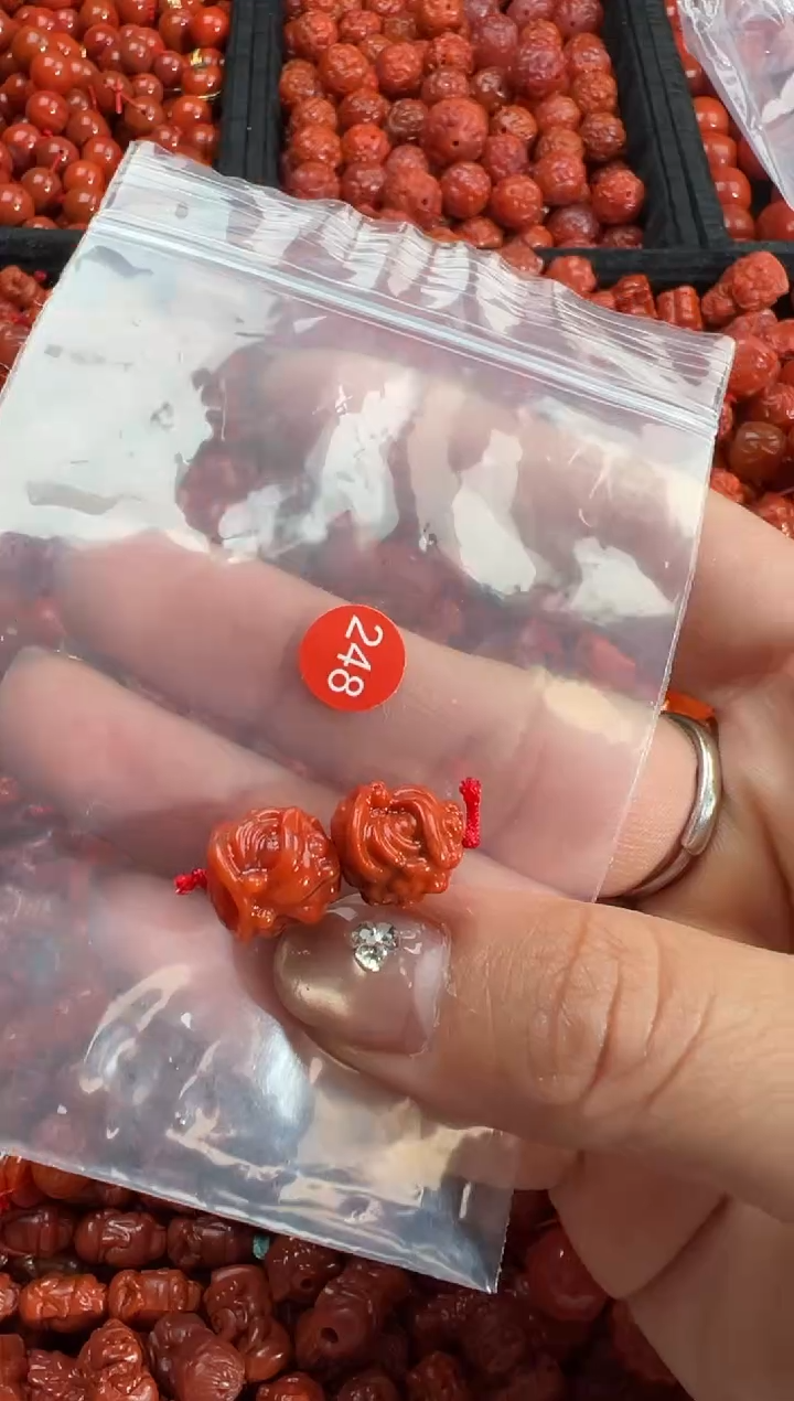 南红玛瑙合金颈饰1