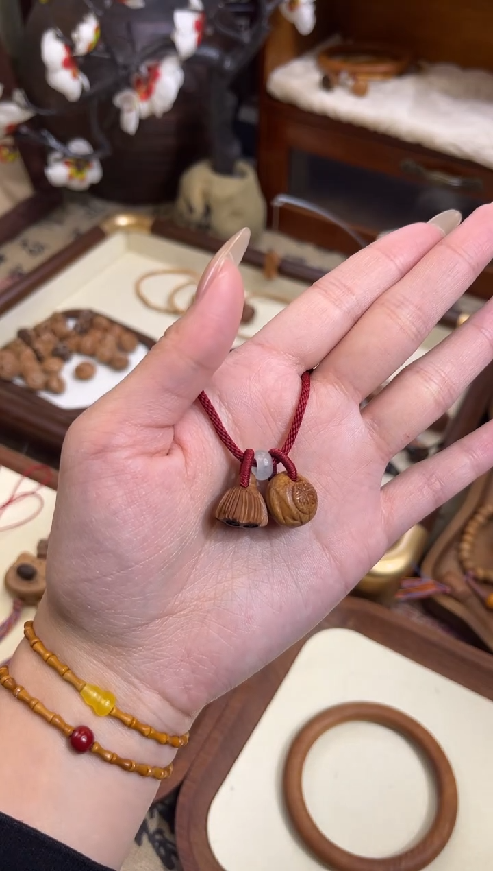 手串桃核【桃缘行】红绳「福气莲莲」桃木桃核辟、挡、驱、护 红绳可调节