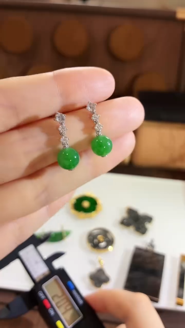 18K金镶嵌翡翠耳饰耳饰 