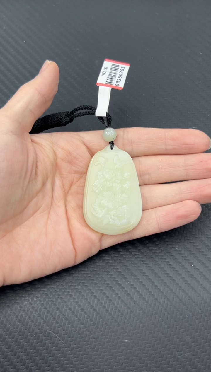 【闪购商品】和田玉吊坠(赠链)未镶嵌且末微色差迪克兰吊坠