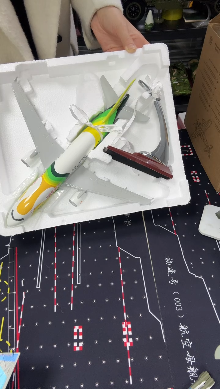 树脂民航飞机模型东航的世园会