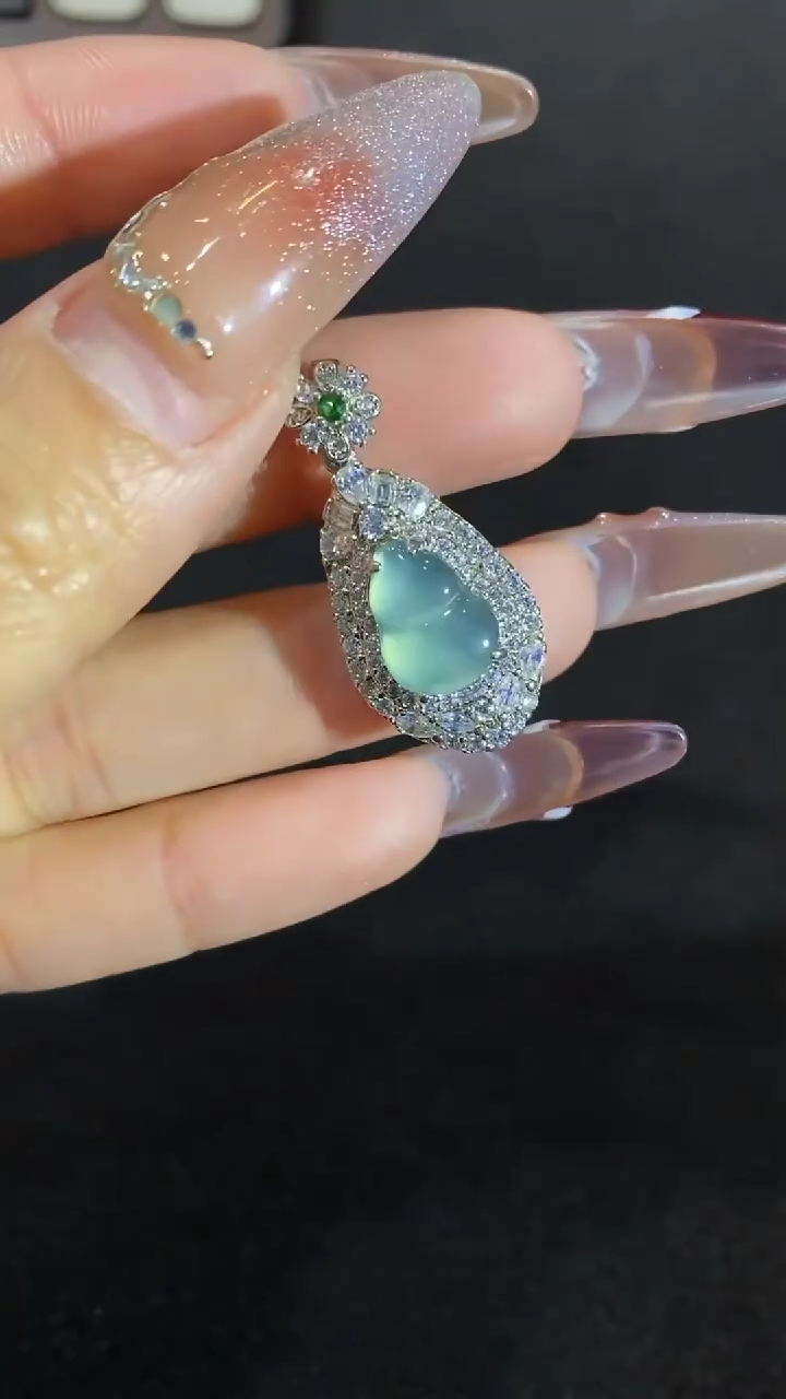 【闪购商品】翡翠未镶嵌吊坠(不含链)多样性发货其一不含链