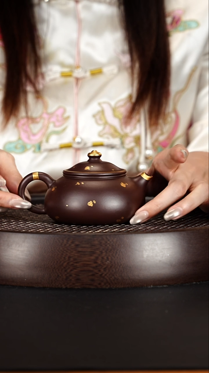 茶壶紫砂宜兴紫砂壶吴勇军紫茄泥洒金寒江240cc