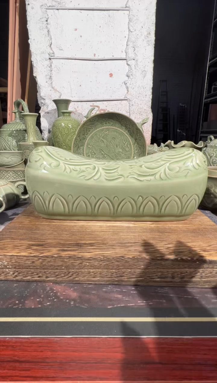 耀州窑缠枝牡丹元宝枕