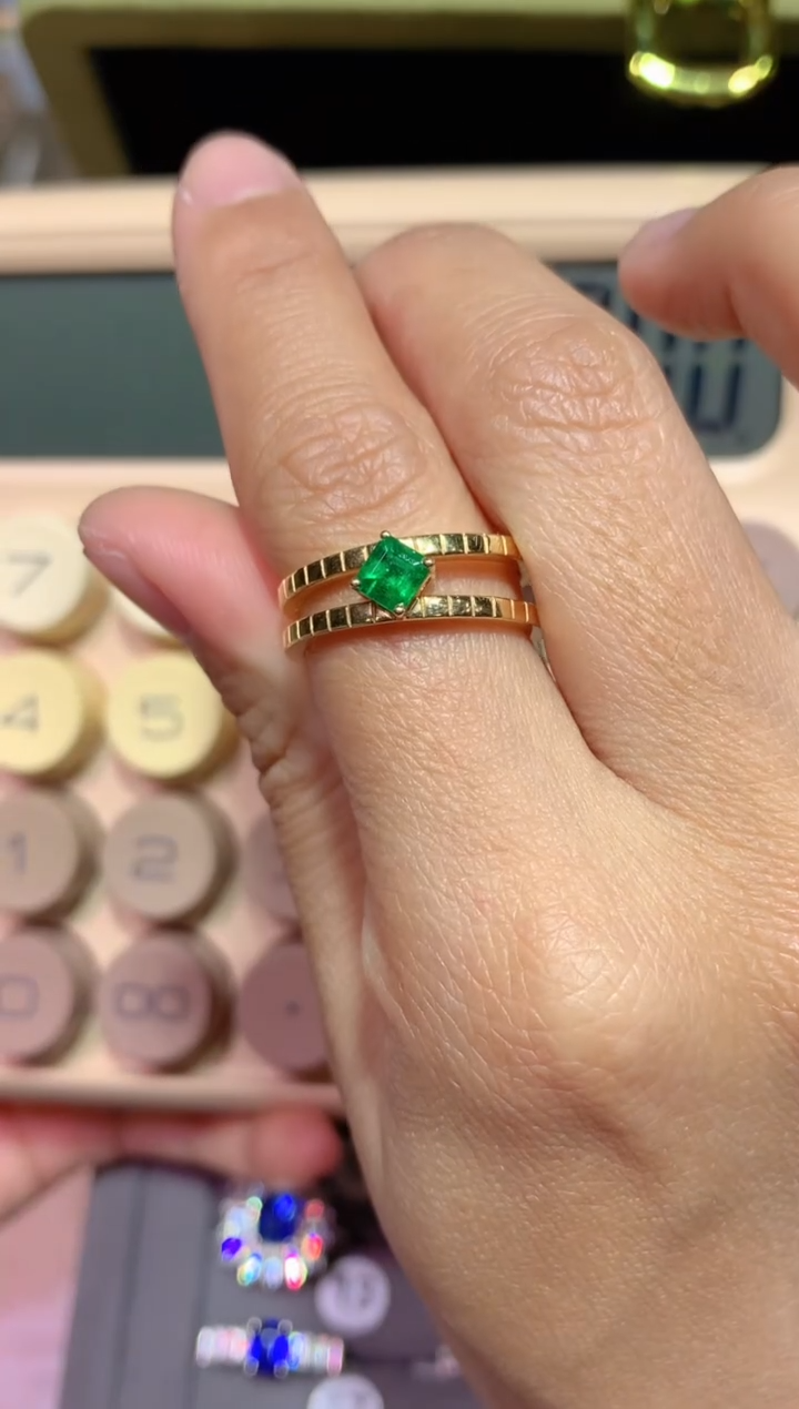 【闪购商品】祖母绿戒指18K金镶嵌0.50CT