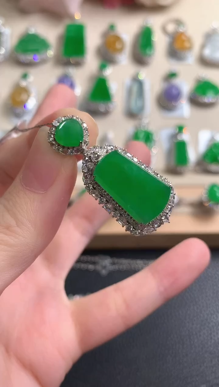 吊坠(不含链)18K金镶嵌翡翠冬日珠宝Q111