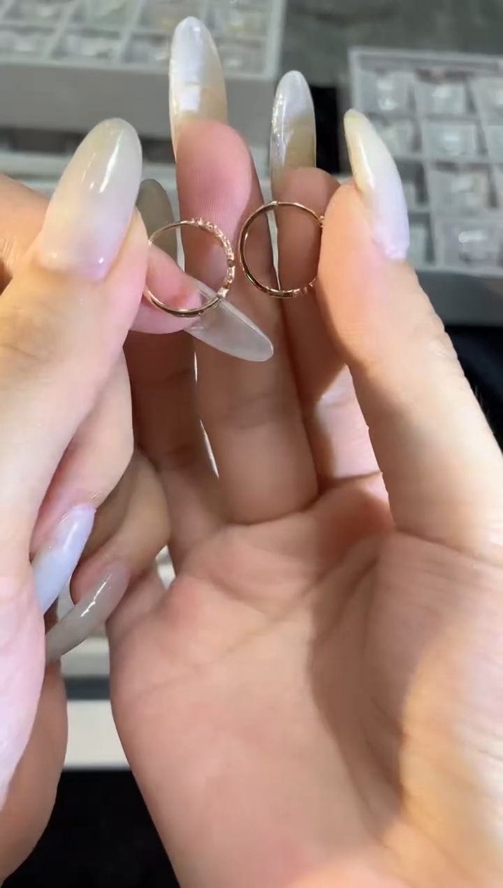 耳饰18K金镶嵌钻石耳饰YR