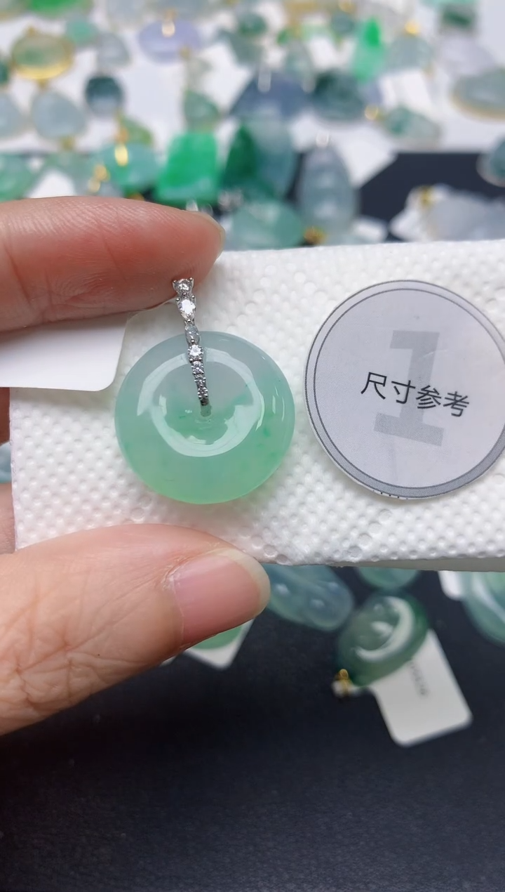 颈饰18K金镶嵌翡翠天然缅甸A货翡翠