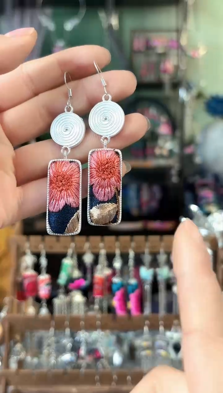 彩云南阁非遗老绣饰品617*