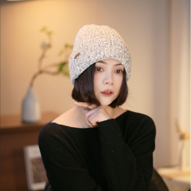李小玉 2025 新款 “羊毛邓肯花纱” 百搭时尚显脸小加厚编织包头帽