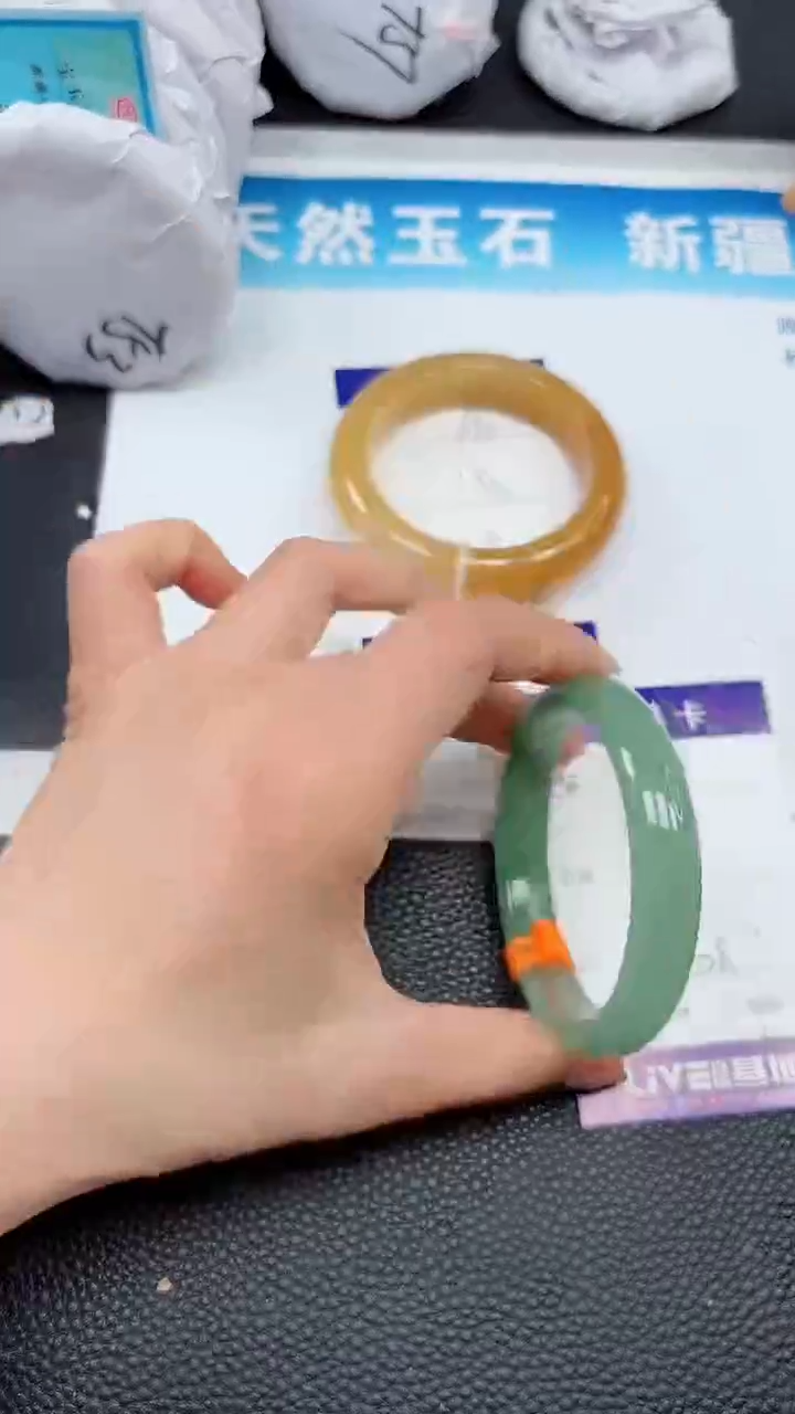 【闪购商品】石英质玉手镯未镶嵌911