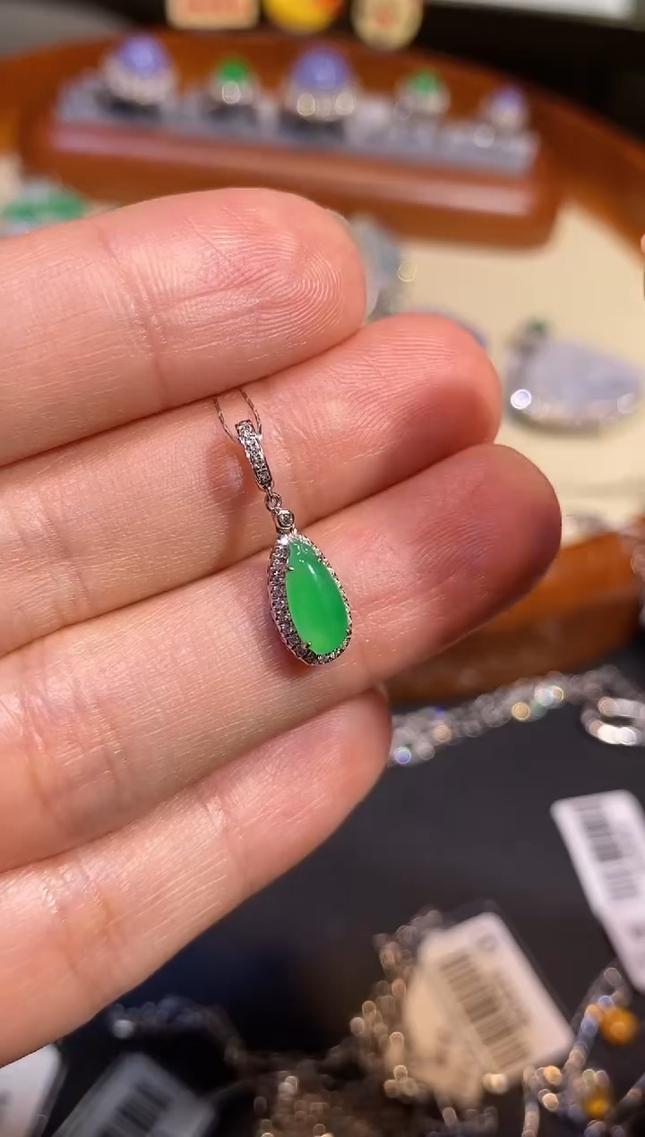 【闪购商品】翡翠吊坠(不含链)18K金镶嵌吊坠