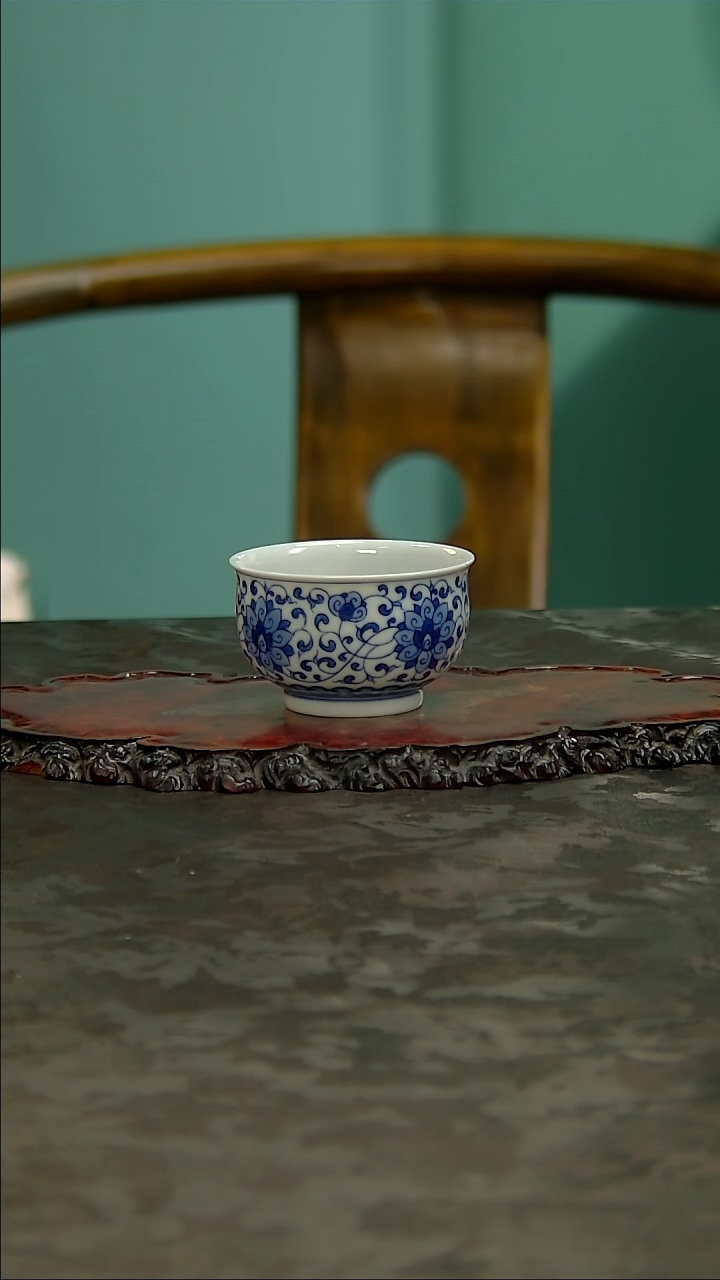 【闪购商品】青花手绘缠枝莲主人杯