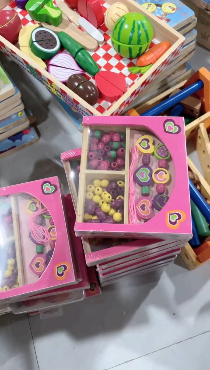 木质粉色盒装串珠子