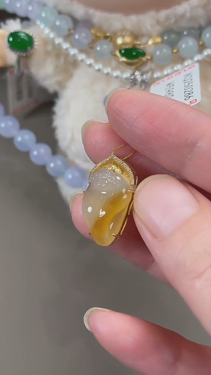 翡翠18K金镶嵌颈饰天然缅甸翡翠吊坠