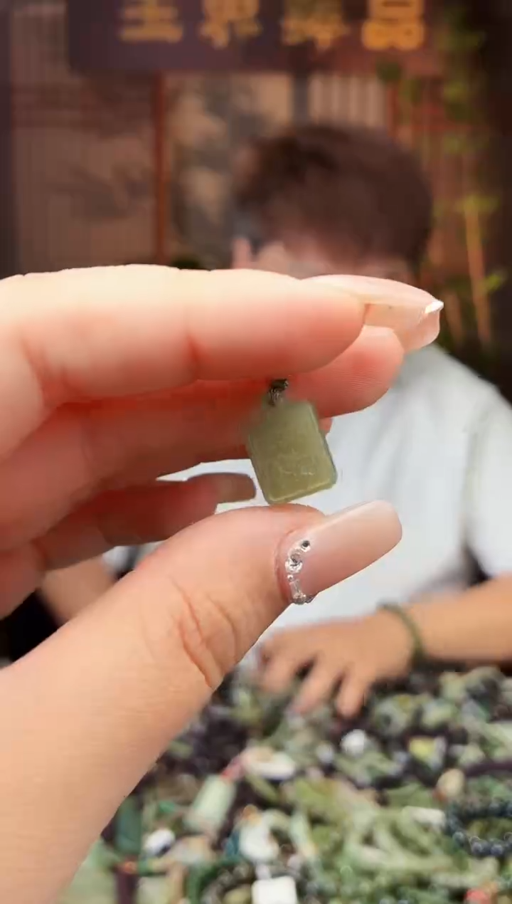 和田玉未镶嵌颈饰拍一发一