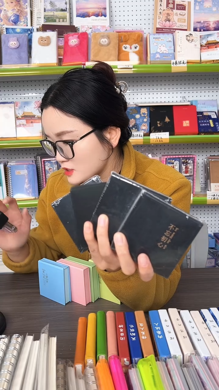 A8黑壳硬壳烫金便签本 150张-空白页-4本