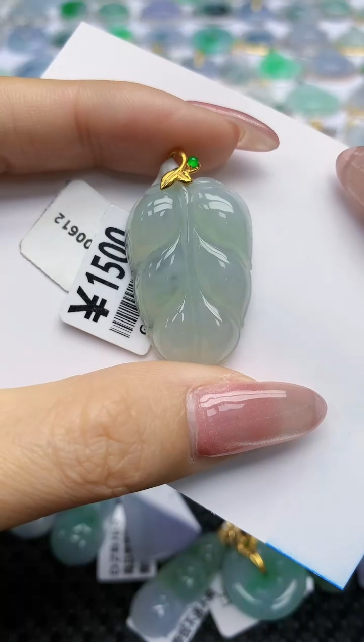 【闪购商品】翡翠挂件18K金镶嵌天然翡翠A货