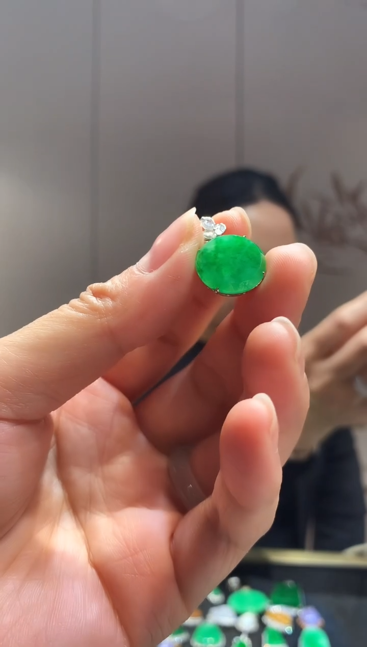 【闪购商品】翡翠吊坠(不含链)18K金镶嵌圆牌