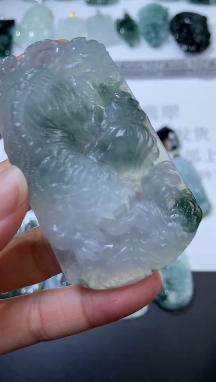 未镶嵌挂件翡翠379019   多人 