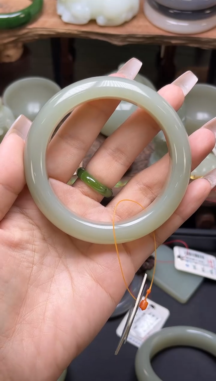 【闪购商品】和田玉手镯未镶嵌且末迪克兰59+圈31317
