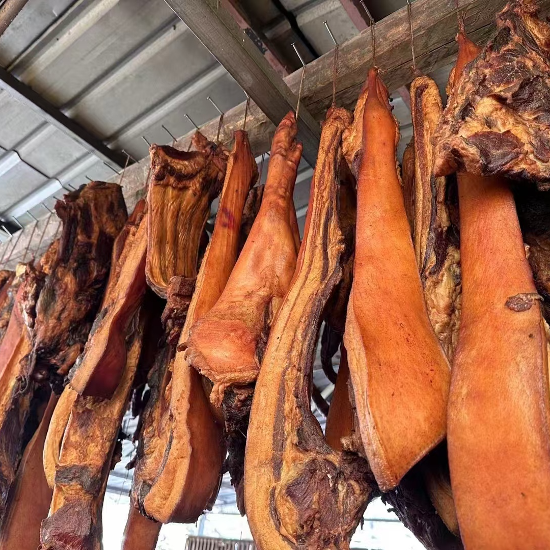四川正宗柴火烟熏粮食猪腊肉