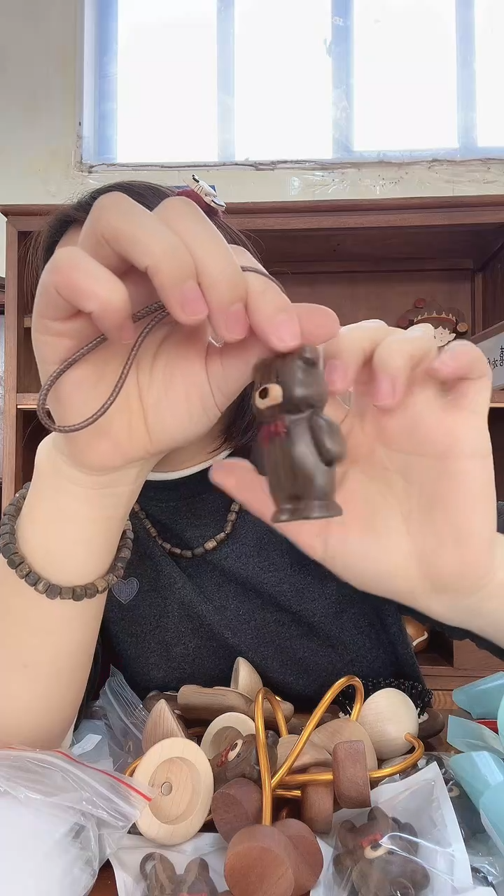 木蝴蝶结小熊挂饰 