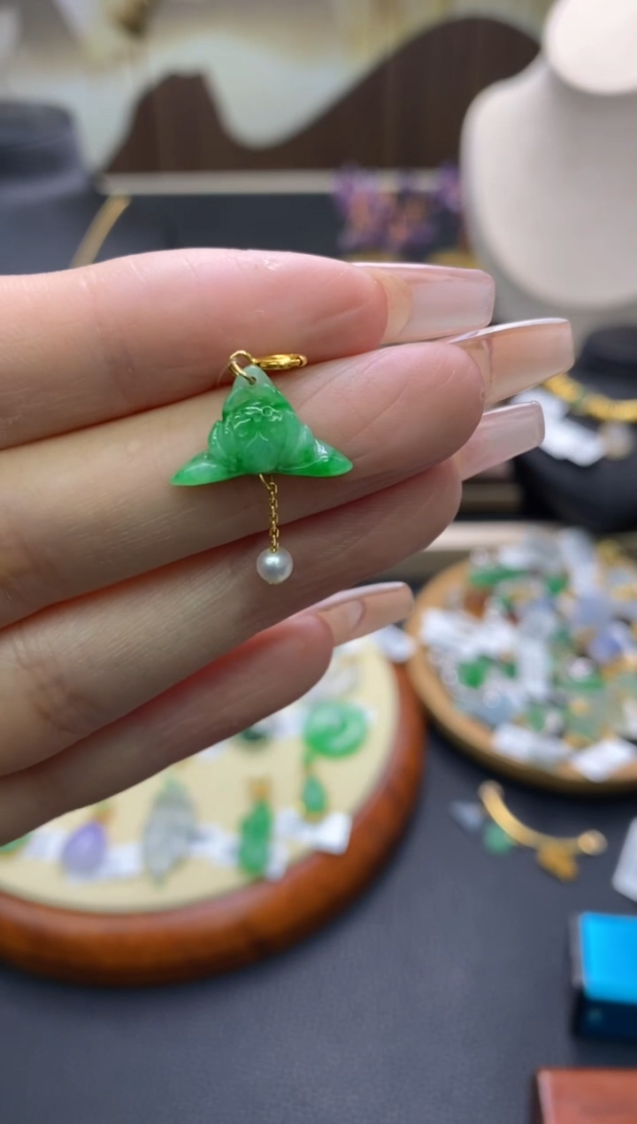【闪购商品】翡翠颈饰18K金镶嵌净货13179