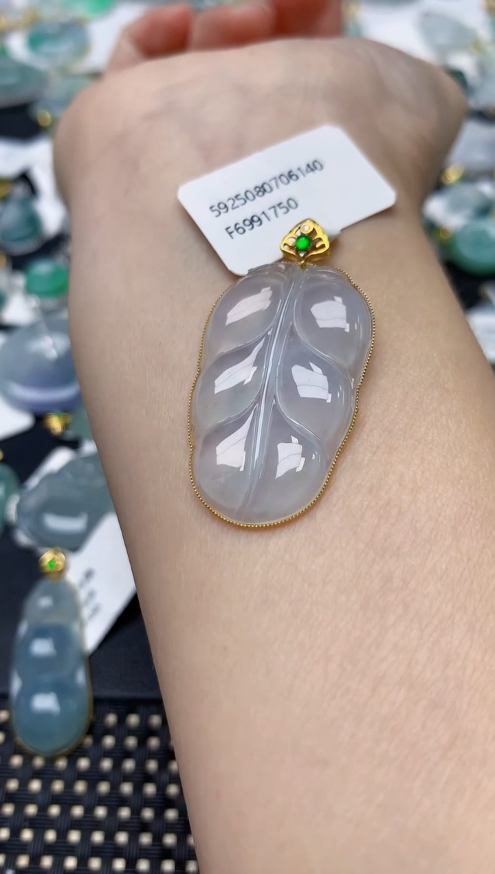 颈饰18K金镶嵌翡翠天然缅甸A货翡翠