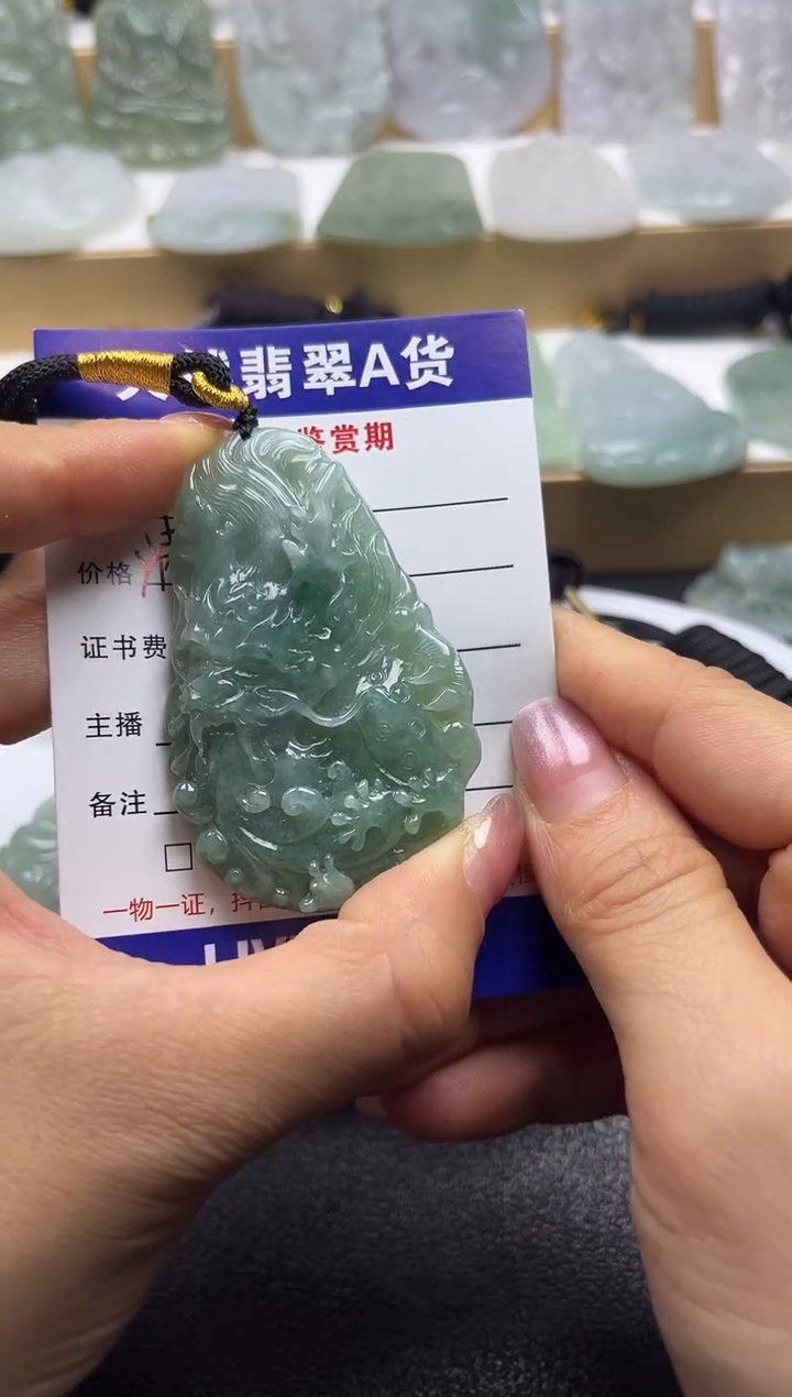 颈饰未镶嵌翡翠              