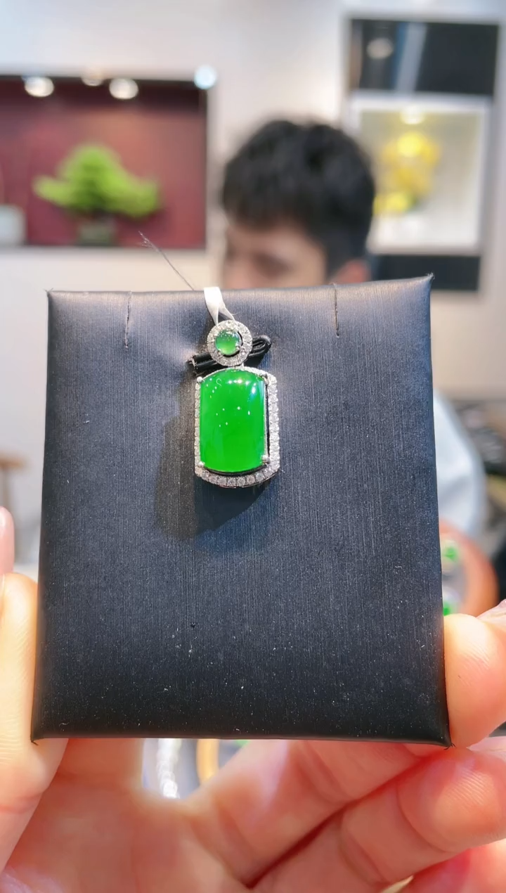 【闪购商品】翡翠颈饰18K金镶嵌A93天然A货翡翠吊坠