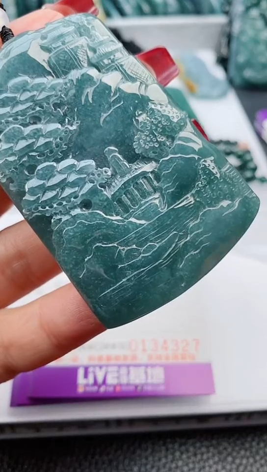 【闪购商品】翡翠颈饰未镶嵌             