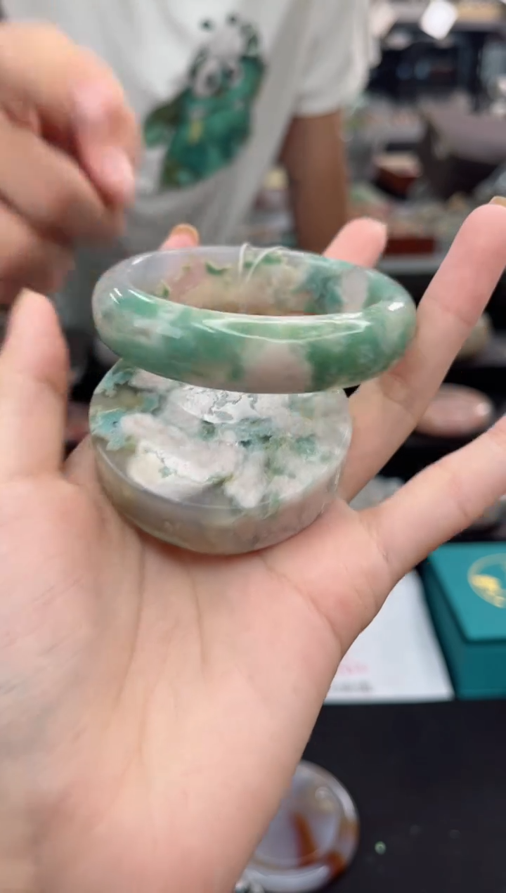 【闪购商品】石英质玉手镯未镶嵌55圈口（赠品镯心）2S9222