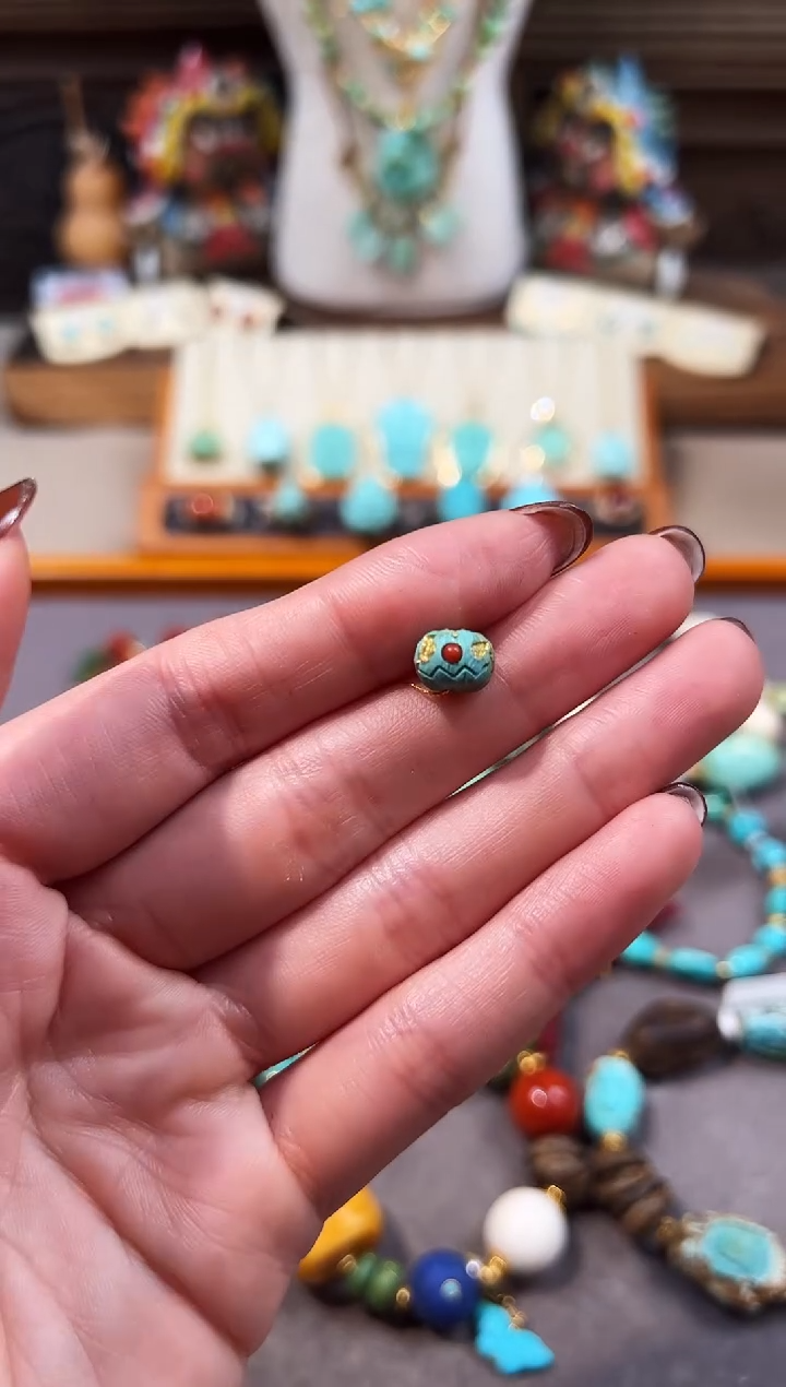 未镶嵌绿松石配饰小丑南瓜