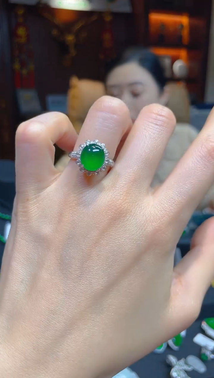 【闪购商品】翡翠戒指18K金镶嵌119360天然A货翡翠蛋面戒指