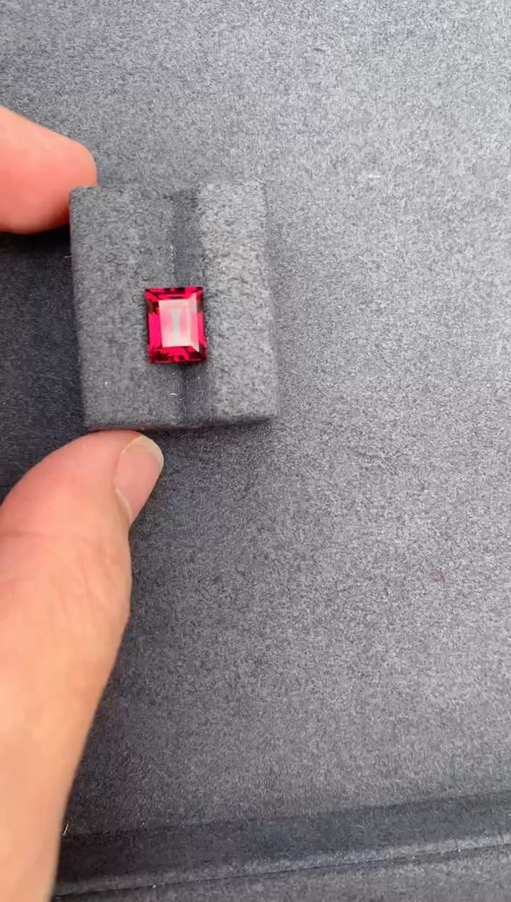 【闪购商品】石榴石裸石未镶嵌3.4ct镁铝榴石